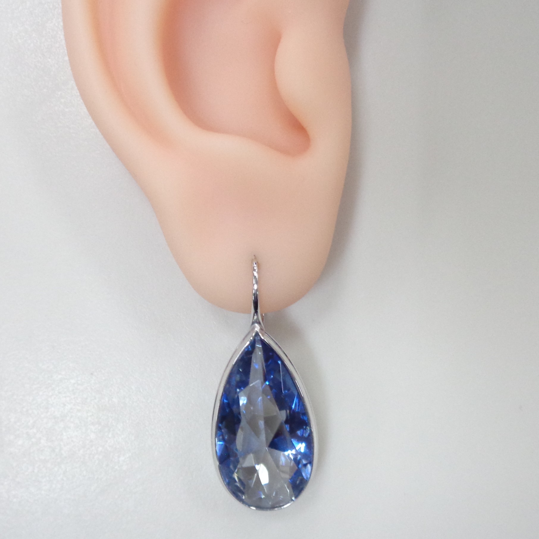 Серебряные серьги с синим горным хрусталем